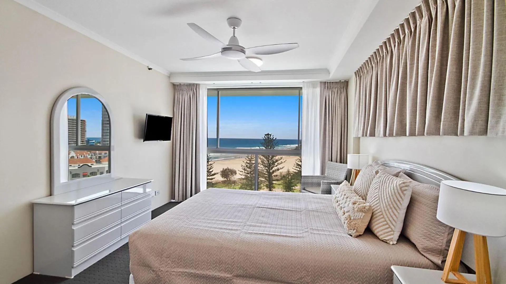 Ocean Plaza Unit 835 Apartment Gold Coast